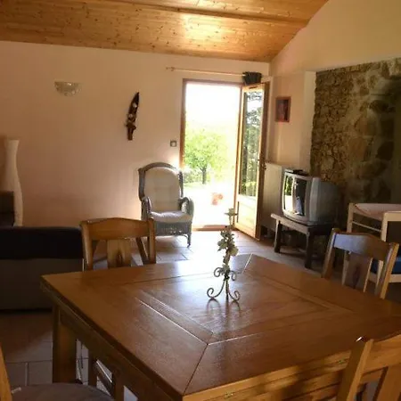 Le Clos De Ceintres Ferienhaus